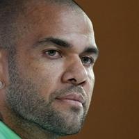 Dani Alves offers to turn in passport, wear tracking device