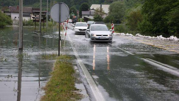 Poplave u Hadžićima - Avaz