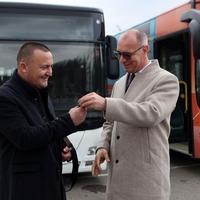 Grad Osijek donirao Tuzli dva autobusa, cilj formirati preduzeće