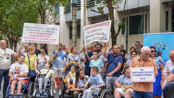  protest za spas Instituta "Dr Simo Milošević" - Avaz