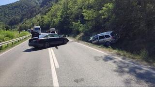 Završen uviđaj kod Žepča: U nesreći povrijeđeno više osoba, saobraćaj pušten nakon dvosatne obustave