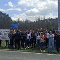 Članovi DNS-a u blizini kuće poslanika koji je prešao u Trivićevu stranku: Žele da vrati mandat