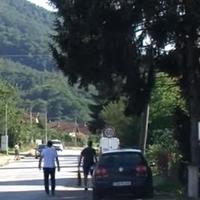 Nove provokacije: Uz cestu Bratunac - Potočari postavljene fotografije pripadnika VRS-a