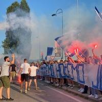 Foto + video / Spektakl ispred Međunarodnog aerodroma Sarajevo: Manijaci ispratili igrače Željezničara