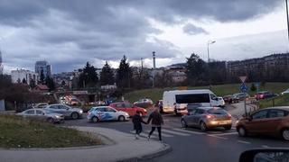 Video / Sarajevska svakodnevica: Kilometarske kolone, vozači, budite strpljivi