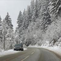 Snijeg otežava vožnju, najgore je na nekoliko putnih pravaca