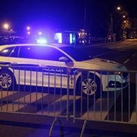 Muškarac pijan napao goste u kafiću, policajki slomio nogu pa nastavio divljati u pritvoru 