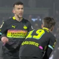 Bajraktarević debitirao u porazu PSV-a: Perišić mu davao upute