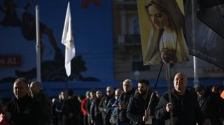 Potuklo se nekoliko molitelja i demonstranata: Jednom čovjeku pozlilo