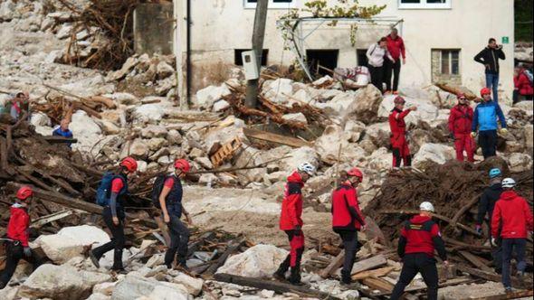 Spasioci su danima tragali za tijelima poginulih - Avaz