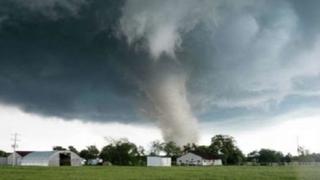 Pet osoba poginulo u udarima tornada, među njima četveromjesečna beba
