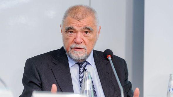 Mesić: Gostovao na Privrednom fakultetu - Avaz