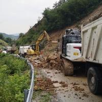 Klizišta prijete cjelokupnom području Kaknja: Prava borba se vodi na putu za Tršće