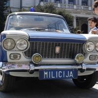 Atrakcija u Sarajevu: Oldtimer vozila iz BiH i inozemstva izložena ispred pozorišta