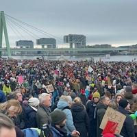 Više od 50.000 ljudi protestovalo protiv krajnje desnice u Kelnu