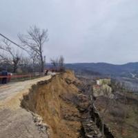 Protest mještana ugljevičkih sela: Klizište odnijelo put, rješenje se ne nazire 