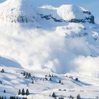 Lavina zatrpala skijaša u Sloveniji