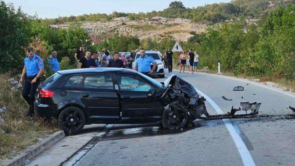 Automobil uništen nakon sudara - Avaz