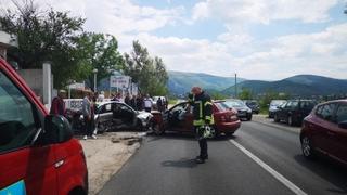 Sudar dva automobila na ulazu u Blagaj: Dvije osobe povrijeđene 