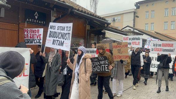 Studenti krenuli ka Parlamentu BiH - Avaz