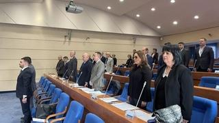 Sramotno: Klub Bošnjaka nije pokrenuo vitalni nacionalni interes na neustavne zakone, "proklizao" jedan probosanski delegat