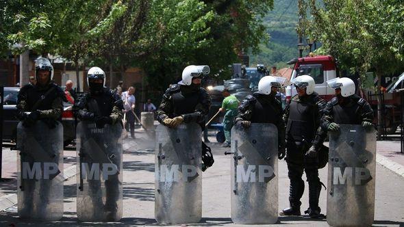 Protest u Zvečanu - Avaz