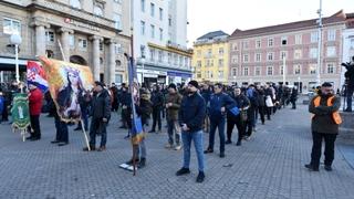 Klečavci se mole za prestanak abortusa, žene poručile: "Izađi mi iz maternice"