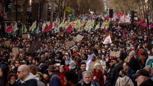 Protesti u Francuskoj - Avaz