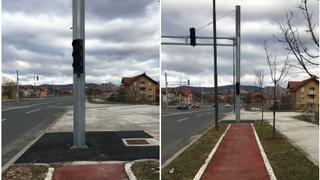 Dobrinja: Postavljen semafor na sredini biciklističke staze