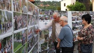 Tuzla: Otvorena izložba fotografa Ahmeda Bajrića Blicka "Marš Mira-putem smrti 2005 - 2022"