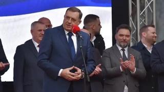 Dodik nazivao SDS, PDP i BN televiziju izdajničkim, Šmitu poručio "da se liječi", pa zapjevao "Ne može nam niko ništa"