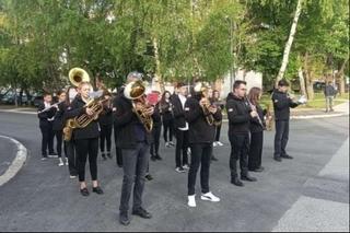 Tradicionalna budnica Gradske limene glazbe HKUD Dinara ulicama Livna