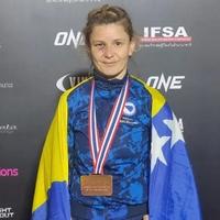 Zejna Krantić ogrnuta zastavom BiH do bronzane medalje na dalekom Tajlandu