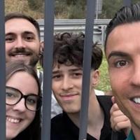 Ronaldo prošao kroz grmlje kako bi se fotografisao sa fanovima