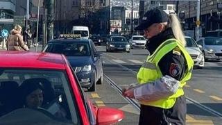 Iz saobraćaja u Sarajevu isključena tri pijana vozača, uručeno 865 prekršajnih naloga