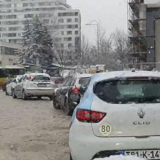 Video / Snijeg zabijelio Sarajevo, gužve u saobraćaju ovog januarskog jutra