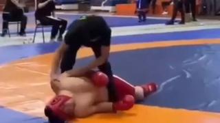 Uznemirujuće / MMA borac (17) preminuo tokom meča od zastoja srca