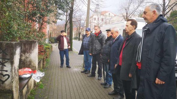 S polaganja cvijeća na Bulevaru - Avaz