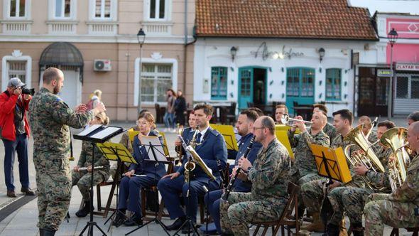 Koncert Oružanih snaga BiH i SAD-a u Tuzli - Avaz