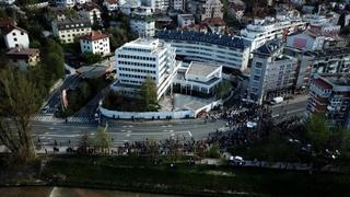 Fotografije iz zraka / Pogledajte koliko građana je stiglo na proteste ispred OHR-a