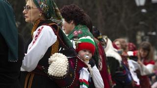 Bugarski grad Razlog tradicionalno odaje počast babicama