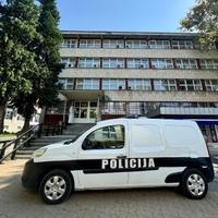 Pokušaj femicida u Bosanskoj Krupi: Nožem ubo suprugu u vrat pa sebi nanio povrede, sve se dešavalo pred njihovim malodobnim djetetom