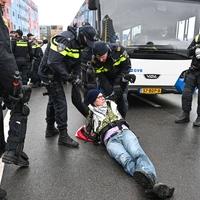 Amsterdamska policija uhapsila 190 demonstranata tokom blokade autoputa