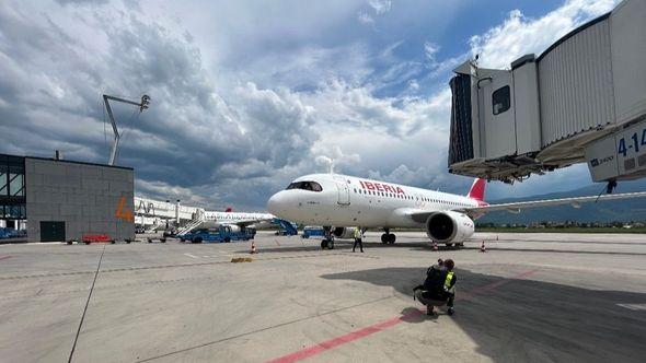 Avion Iberia na Sarajevskom aerodromu - Avaz