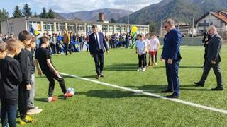 Premijer Nikšić posjetio Grad Konjic, otvorena i dva školska dvorišta