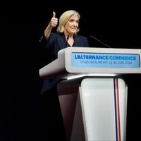 Le Pen: Raste pritisak na Makrona, ali on ima posljednju riječ o ostavci