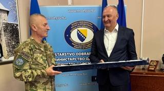 Komandant EUFOR-a u oproštajnoj posjeti kod Heleza: Štic mu uručio sablju