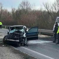 Teška nesreća kod Živinica: Automobil uništen, ima povrijeđenih