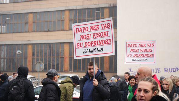 S protesta ispred zgrade Vlade FBiH - Avaz