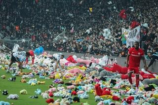 Igračke prikupljene na stadionu Bešiktaša stigle u ruke mališana u Hataju